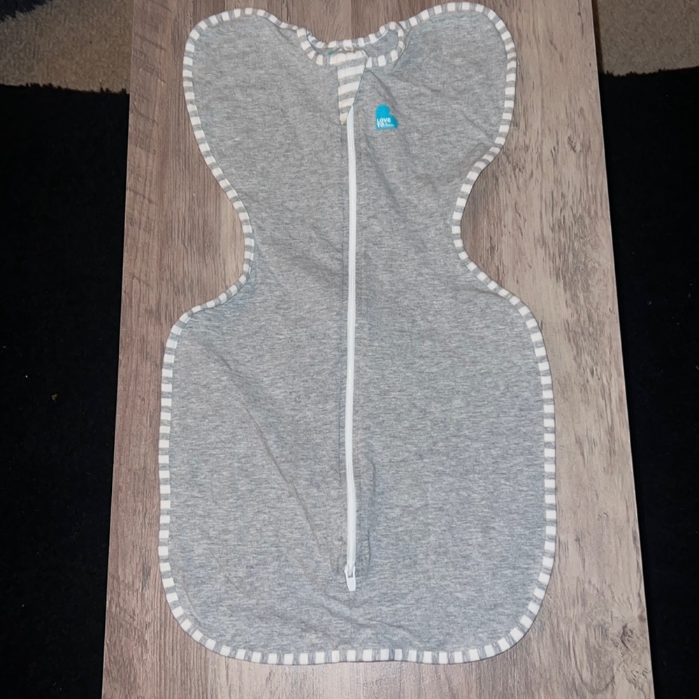 Grey baby swaddle, swaddle up original, size small (8-13lbs) cute & soft!